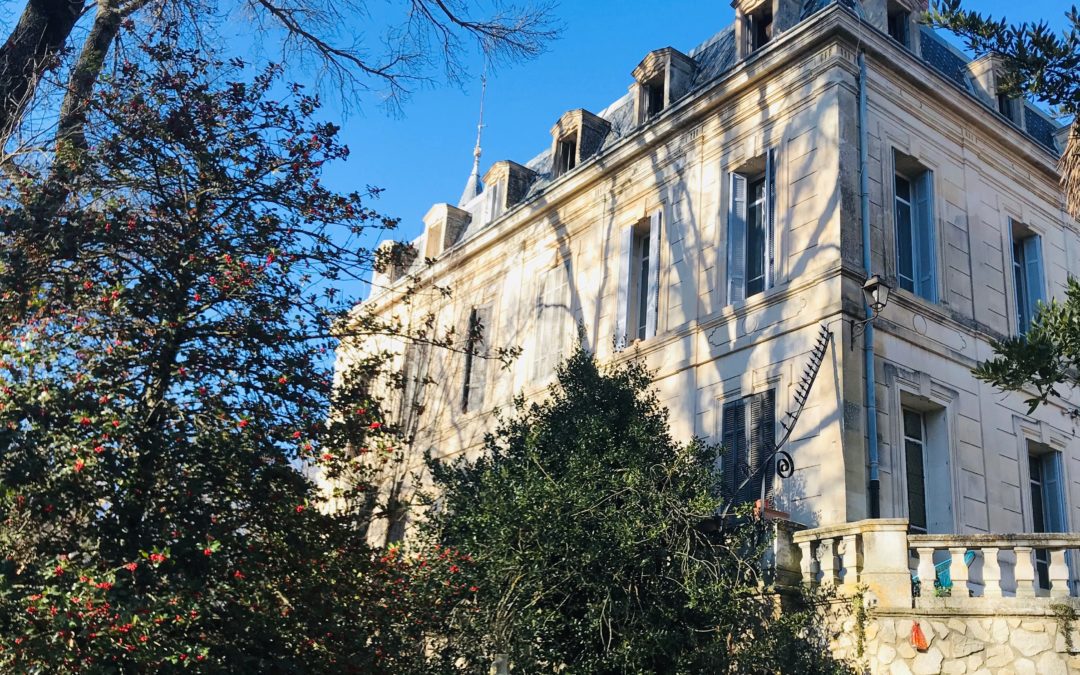 CHATEAU DU XIXe SIECLE A L’OREE D’UN VILLAGE PROVENCAL