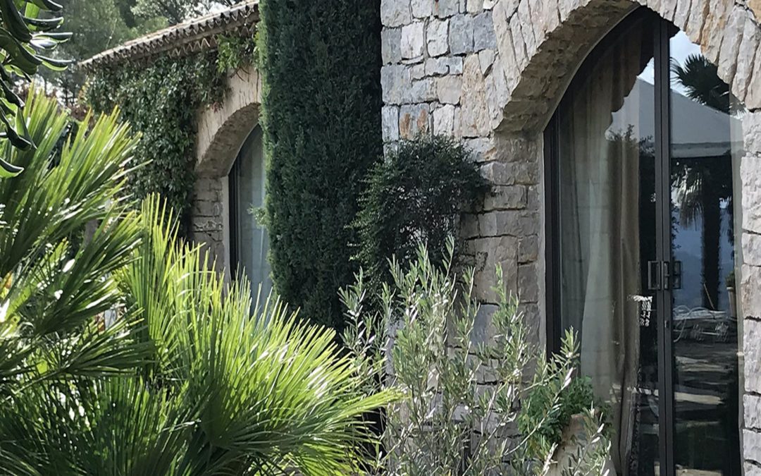PROPRIÉTÉ AVEC VUE DOMINANTE DANS LE VAR