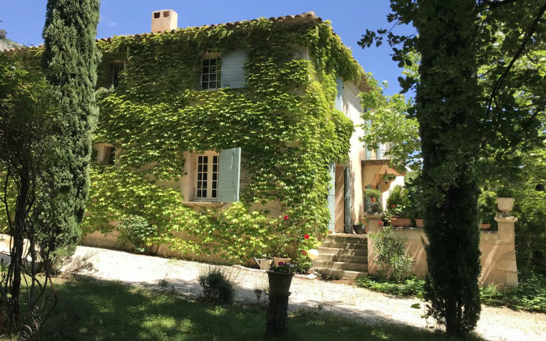 MAGNIFIQUE BASTIDE AU CHARME INTEMPOREL DE LA PROVENCE