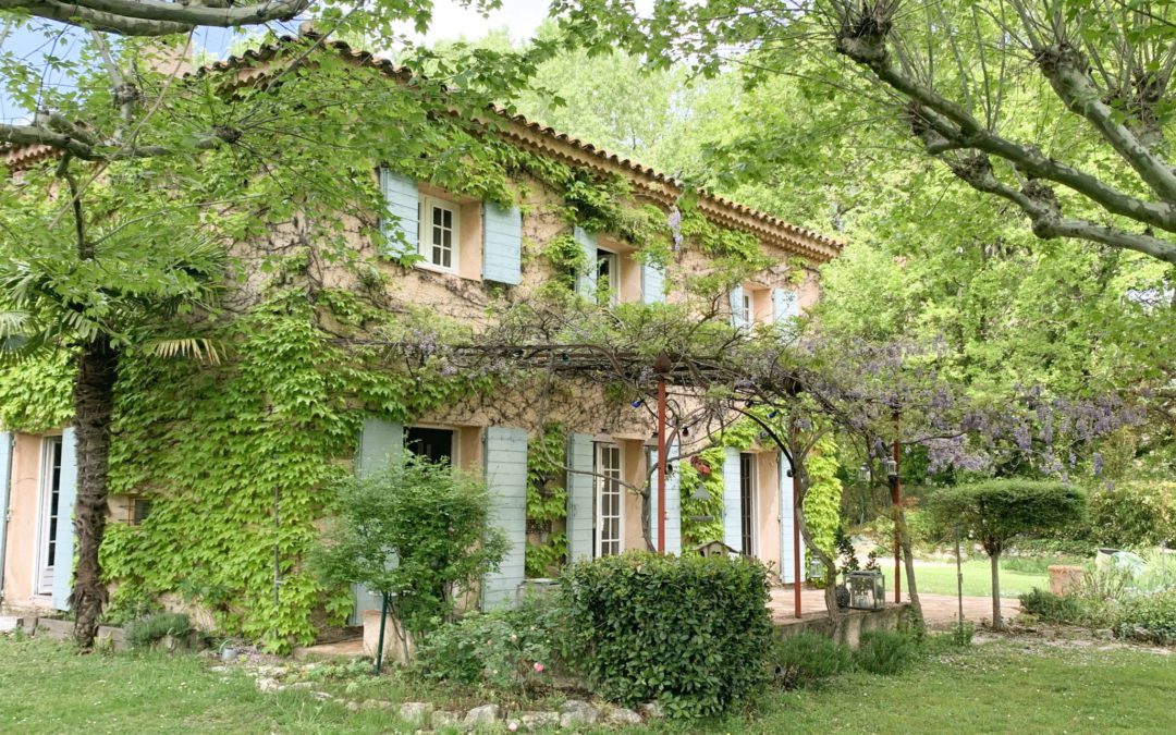 BASTIDE DE CHARME AVEC VUE SUR LA SAINTE VICTOIRE
