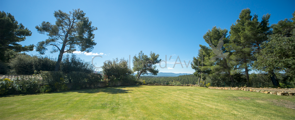 PROPRIETE LUXUEUSE AVEC VUE DOMINANTE A AIX-EN-PROVENCE