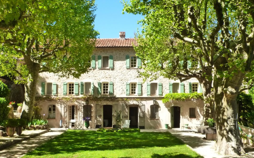 BASTIDE DU 18EME SIECLE EN PROVENCE VERTE