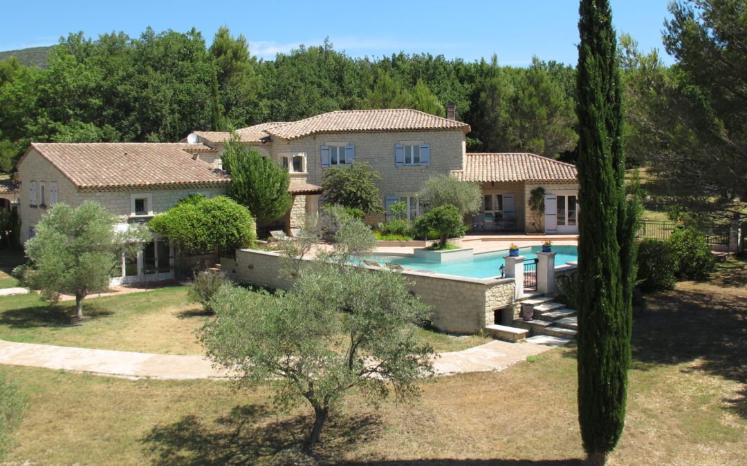 MAGNIFIQUE PROPRIETE A 5 MINUTES DE LOURMARIN