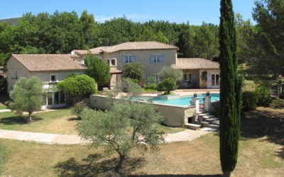 MAGNIFIQUE PROPRIETE  A 5 MINUTES DE LOURMARIN