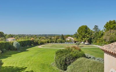 PROPRIETE D’UN HECTARE A AIX-EN-PROVENCE AVEC VUE SUR LES ALPILLES