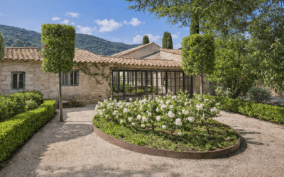 EXCLUSIVITE – PROPRIETE AU CŒUR D’UN VILLAGE HISTORIQUE EN PROVENCE