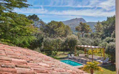 PROPRIÉTÉ À L’ORÉE DU BOIS AVEC VUE SAINTE-VICTOIRE